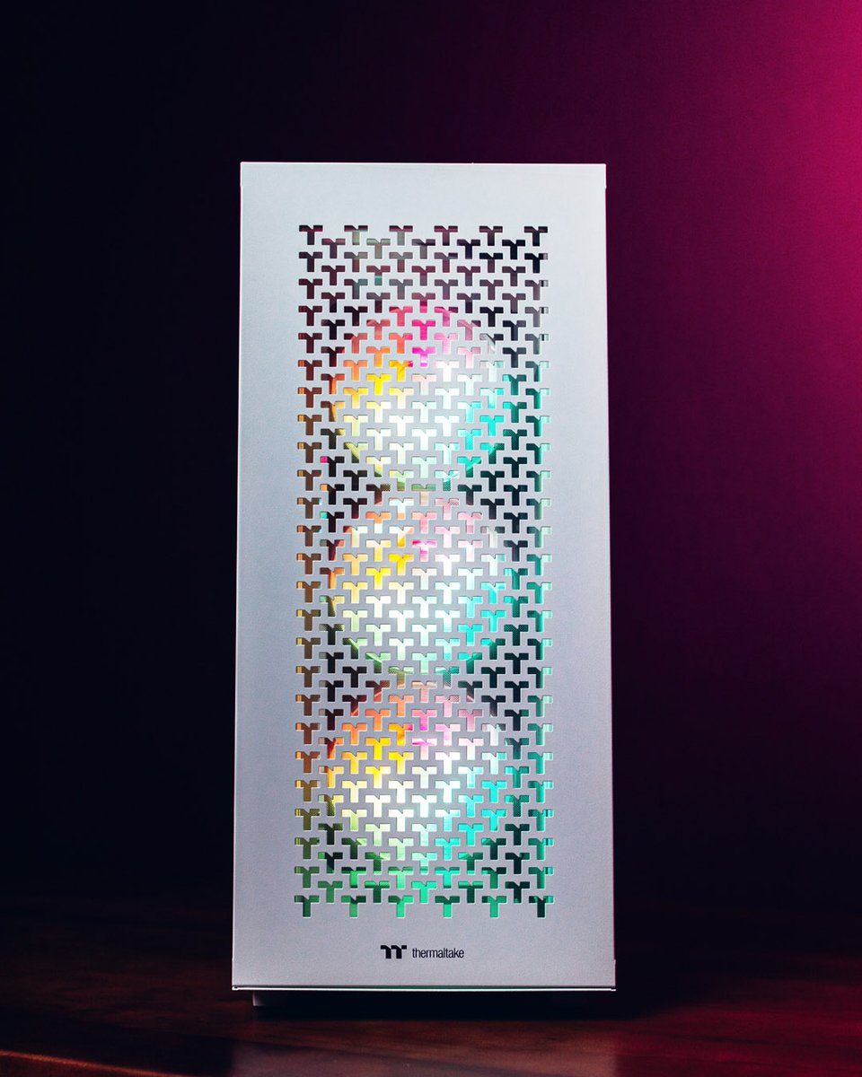 FjariltechLtd's tweet photo. Pc made by Bryan C.E.O of Fjariltech Ltd @Thermaltake_de @XPG_Global @PNYTechnologies @InWin #fjariltech https://t.co/AmCHRuhSHb
