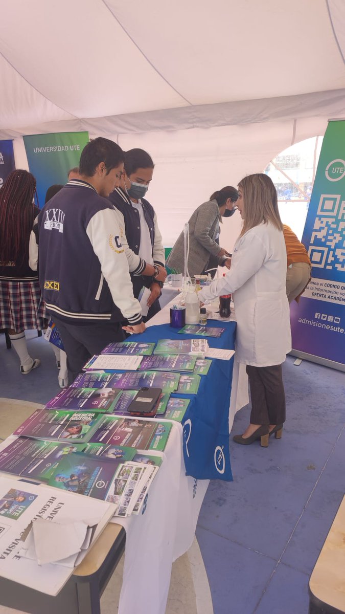 FciiUte's tweet photo. #FCIIUTE| ¡El día de hoy asistimos a la Feria de Universidades organizada por la Unidad Educativa Particular Julio María Matovelle, para que conozcan sobre nuestra oferta académica! 🧪🤓💚��
#AlimentosUTE https://t.co/qTDIZkEX1w
