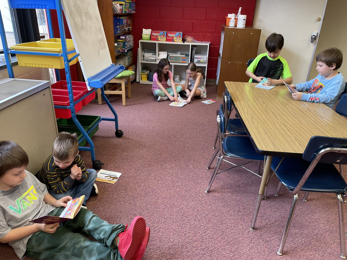 Newberry’s 1st graders celebrated Read Across America with a fun reading activity. The students participated in flash light and partner reading.