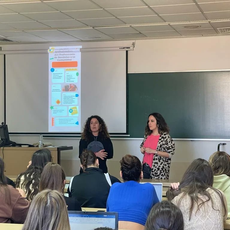 Hoy en la Facultad de Ciencias Sociales hemos organizado un Diálogo Profesional titulado el Trabajo Social Educativo, impartido por Isabel Turrado y <a href="/maribelgarciasa/">Maribel García</a> Profesoras de Servicios a la Comunidad
#TrabajoSocialEducativo #FacultadCCSSUsal <a href="/sumas_sociales/">SU+</a> #+Facultad #PSC