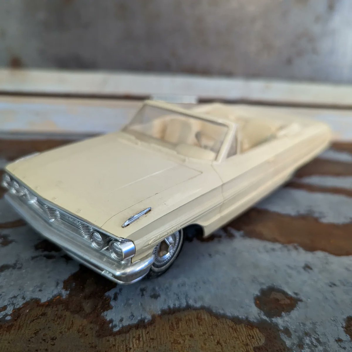 WienerAntiques's tweet photo. I've had a few of these dealership promo model cars over the years, but never one with the original box!
#ford #fordpromo #fordmoco #promocars #vintage #vintagetoys #vintagecars https://t.co/NVxFWaSzTW