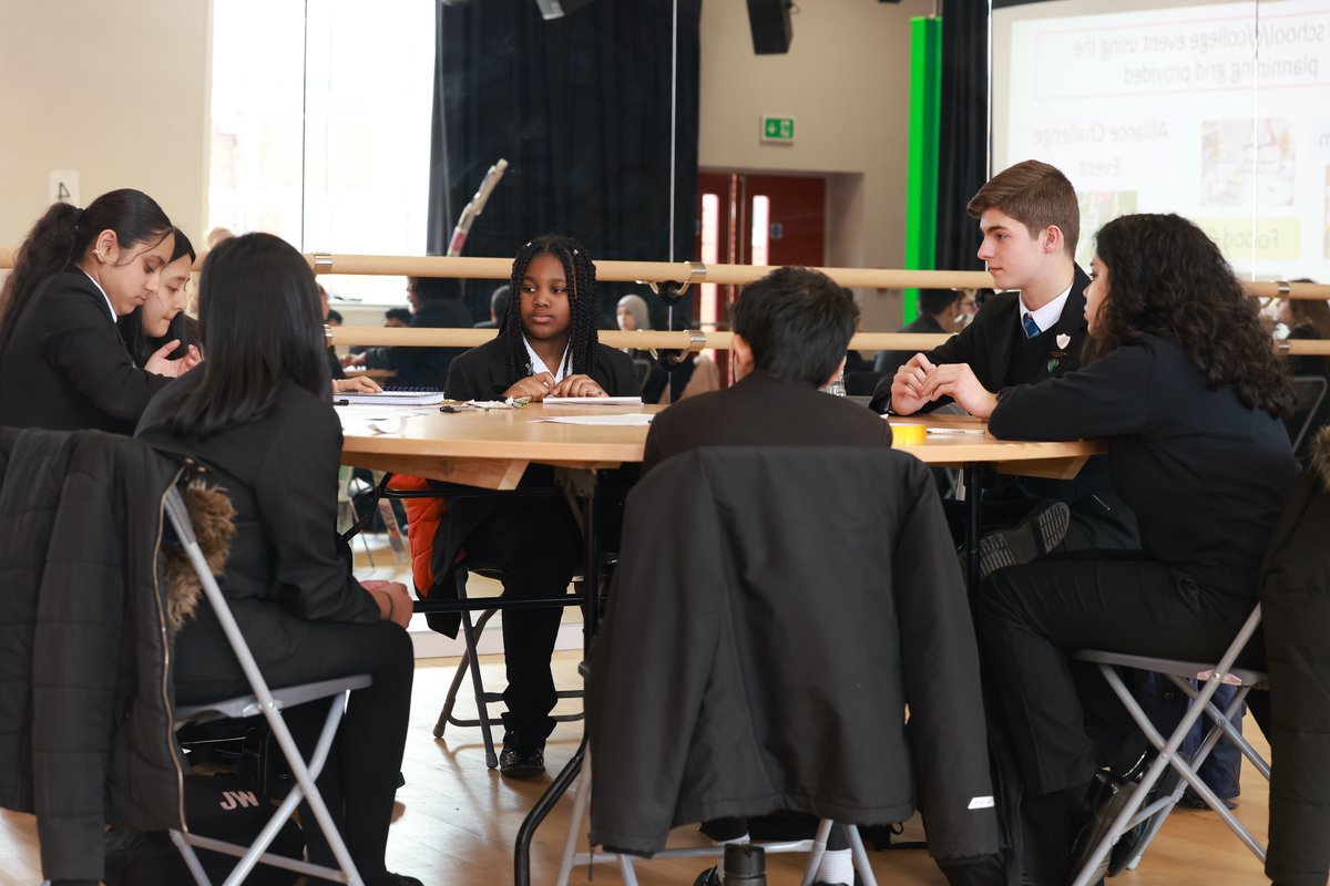 Rowens_Trust's tweet photo. Congratulations to our pupils and students who were awarded certificates for their contribution to our annual Trust Council Summit 🌟
#annualtrustcouncilsummit #hillingdon #londonboroughofhillingdon #therosedalehewensacademytrust https://t.co/x2TEIVGyPa