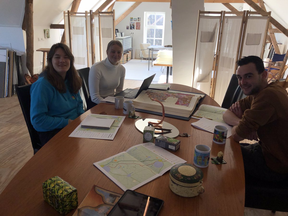 slimsteweg's tweet image. Vervolg van de samenwerking tussen de #ProeftuinNettelhorst en @Hogeschool_VHL 

Wat betekent ‘water en bodem sturend’ voor de ontwikkeling van het buitengebied tussen Borculo en Lochem?! 

Madelief, Daphne en Rens hebben er zin in om het aardkundig fundament in kaart te brengen.