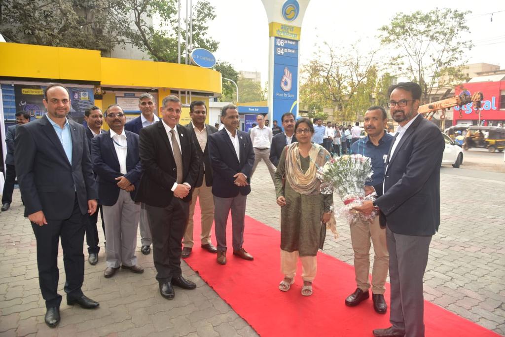 BPCLRETAILMUMB1's tweet photo. Visit of Mrs. Sujata Sharma, JS (M&amp; OR), MOP&amp;NG at our COCO BP Chembur, Mumbai on 02.03.2023.
@rakeshsinhabpc
@Umesh_BPCL @BPCLimited @BPCLRetail https://t.co/KYTiu9ixKL