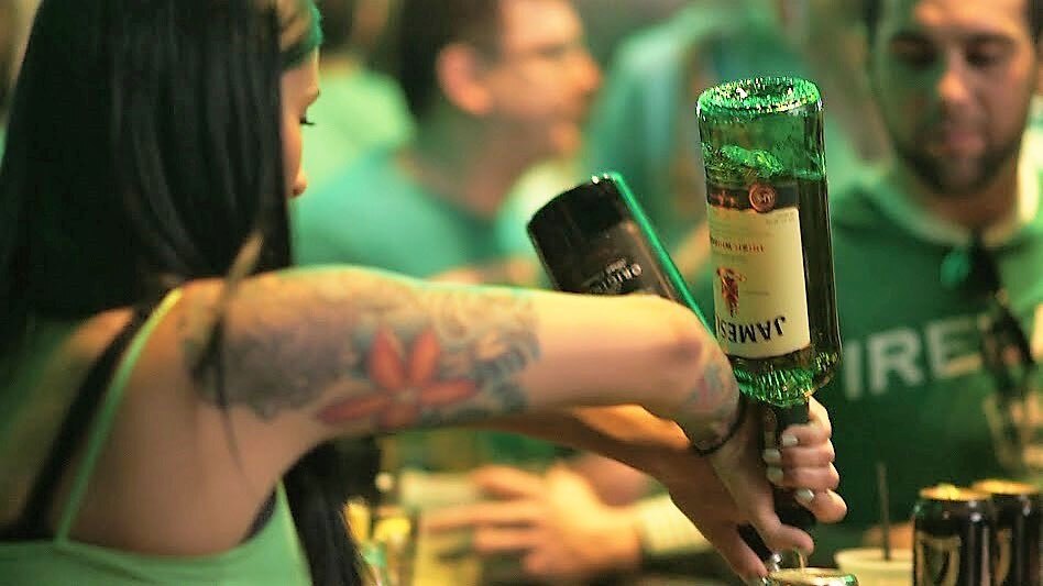GCEvents_Chi's tweet photo. Make pour decisions with Green Curtain Events this St. Paddy’s Day 🍀🍻
We have a ticket for everyone, ranging from $10 to inclusive drink packages to VIP table service 🍾
Visit the link in our bio for more information!
#chicago #chicagostpatricksday #chicagostpaddys #stpaddys https://t.co/LfZCHFeYza