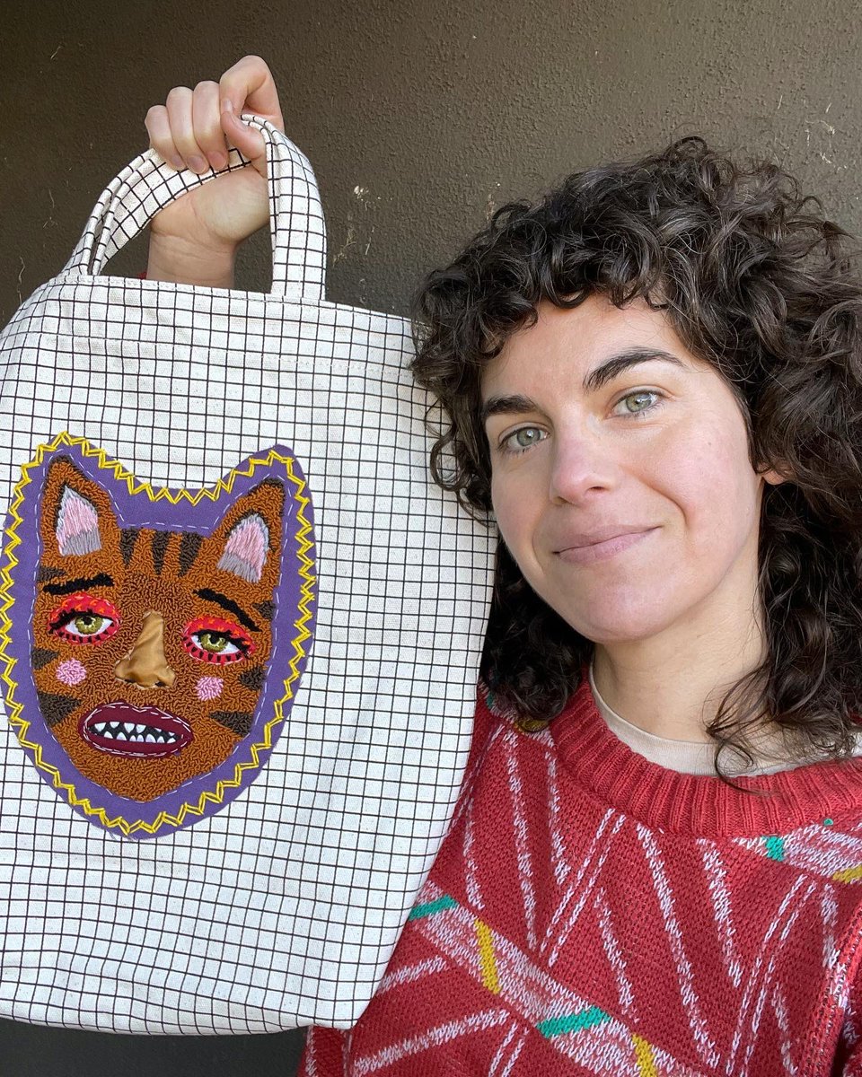 KatieTwoHands's tweet photo. I put something on a bag https://t.co/r6MxyKj9Ly
