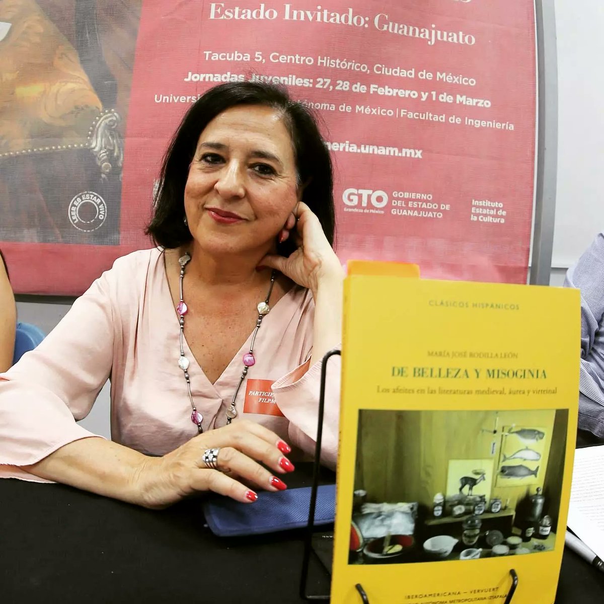 DeptoFilosofia's tweet image. El día de ayer en la FIL del Palacio de Minería se llevo acabo la presentación del libro &quot;De belleza y misoginia. Los afeites en las literaturas medieval, áurea y virreinal&quot; por su autora María José Rodilla León.

#UAMI #LibrosUAM
#DepartamentodeFilosofíaUAMI