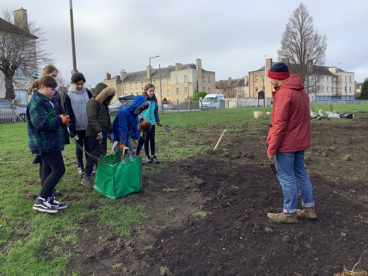 GrantonPS's tweet photo. Today P6c got green fingered and planted a #WeeForest with @greenspacetrust and @Earthwatch_Eur in the local community. Everyone got involved and by the end of the day 600 trees had been planted 🌳. We had such fun and can’t wait to watch our trees grow alongside us. https://t.co/8rYAZpgYNA