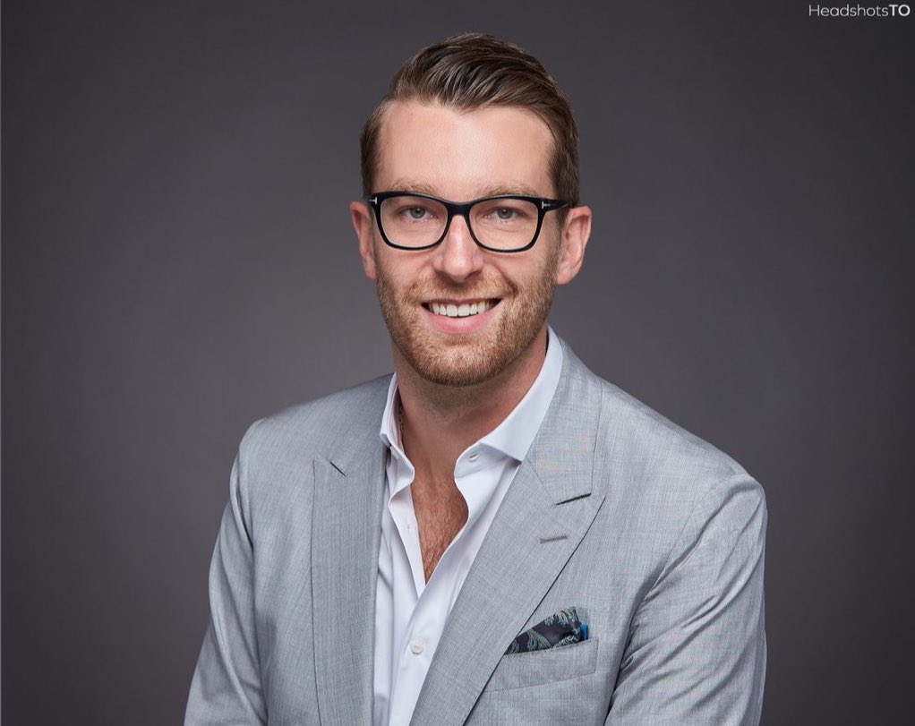 Headshots_TO's tweet photo. Great clients from all types of fields (creative, tech, law, communications, etc) rely on pro photos for their site, social media, & more!
Book your session today! ๐ท๐ธโ๏ธ
#HeadshotsTO // https://t.co/ic74wQPXdD
#torontoheadshots #torontorealestate #torontofintech #torontolaw https://t.co/drwmGMvr4q