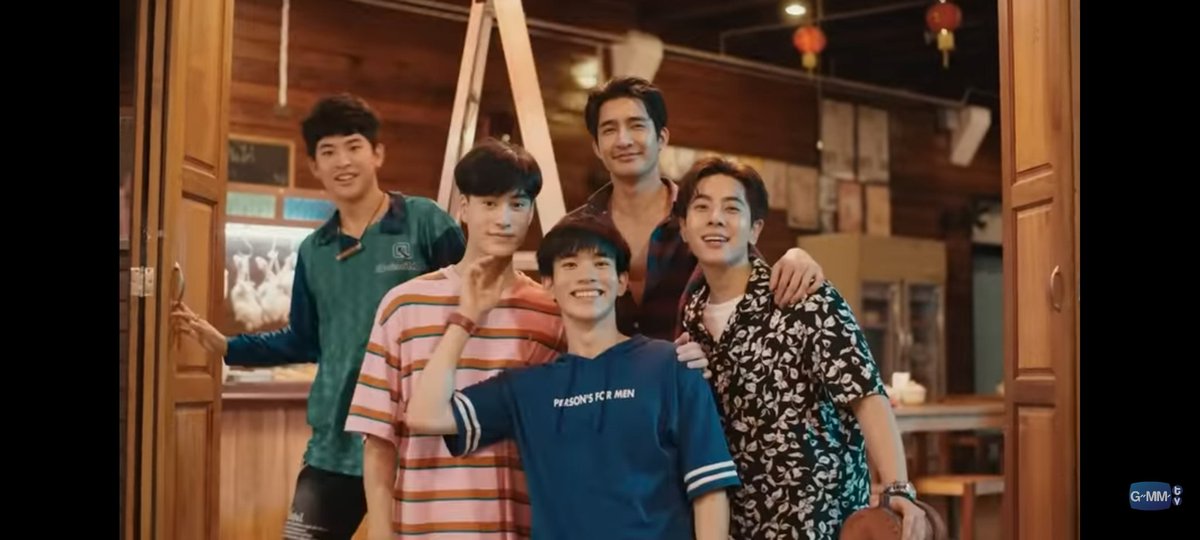 nanir1n1's tweet photo. Gmmtv me entregó al mejor cast de éste año, fué corta, pero aún así, reí, lloré y me enojé viendo a los pollitos. Necesito ver otra vez al mismo cast, por favor. ❤️‍🩹🐥 
#MoonlightChicken #MoonlightChickenfinal https://t.co/WtTj3z499w