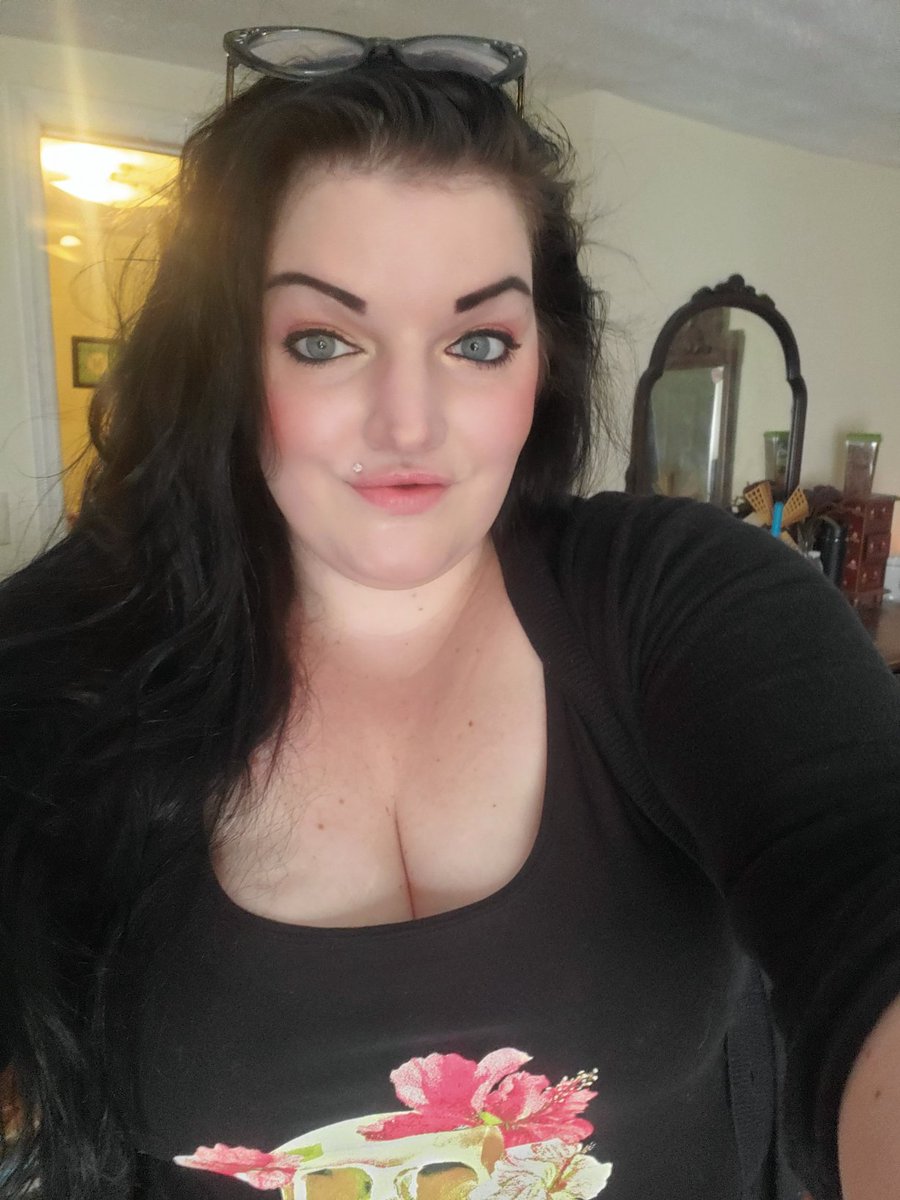 ThisMiss's tweet image. With glasses or without?

#opinion #secondopinion #glasses #areglassessexy
#thisorthat #lookoftheday
#pierced