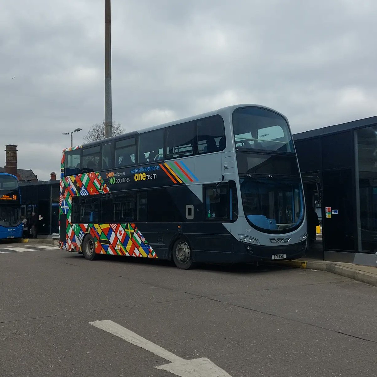 Bus_Pics_Manc's tweet photo. Transdev Wright Eclipse Gemini 2 No. 2424 seen here parked up at Bury bus station! πΈπ
#TransdevBus
#Bury
#BuryBusStation
#WrightBus
#WrightGemini
#Manchester
#ManchesterBus https://t.co/oeRTBzOpYb