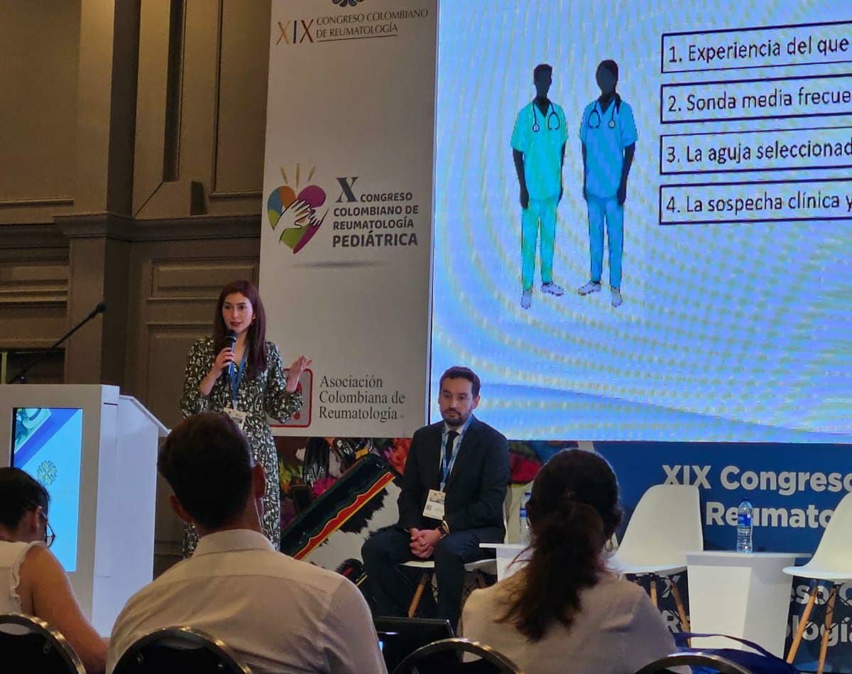 londonojohn's tweet photo. Drs. Santiago Bermal y Catalina Villota egresados Reumatologia @MedicinaSabana lideran bloque de Ecografia MSQ en XIX Congreso @Asorreuma 2023 https://t.co/bInWOy6F1H