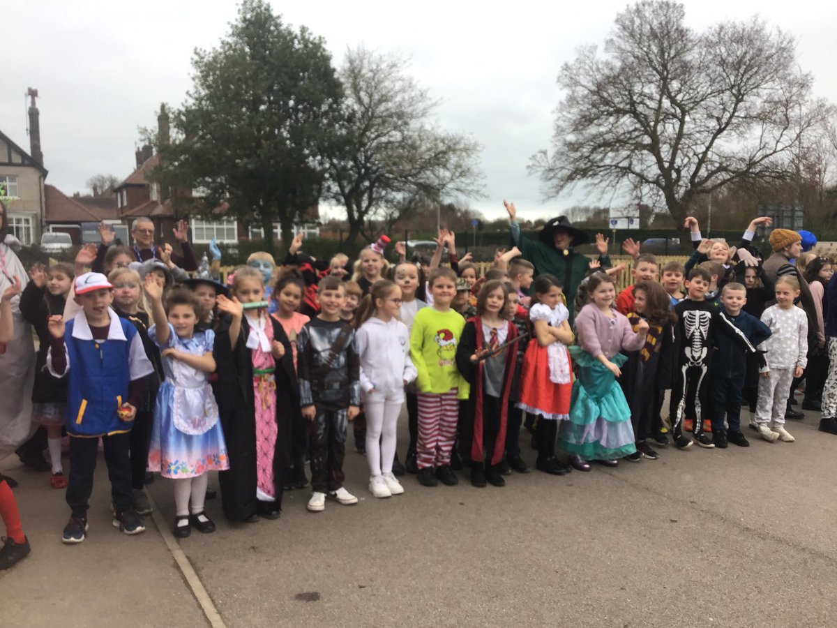 HilderthorpeSch's tweet photo. #hildyear3 We enjoyed the costume parade today. #hildEng #hildread #readingweek https://t.co/1wQ51wp5fG