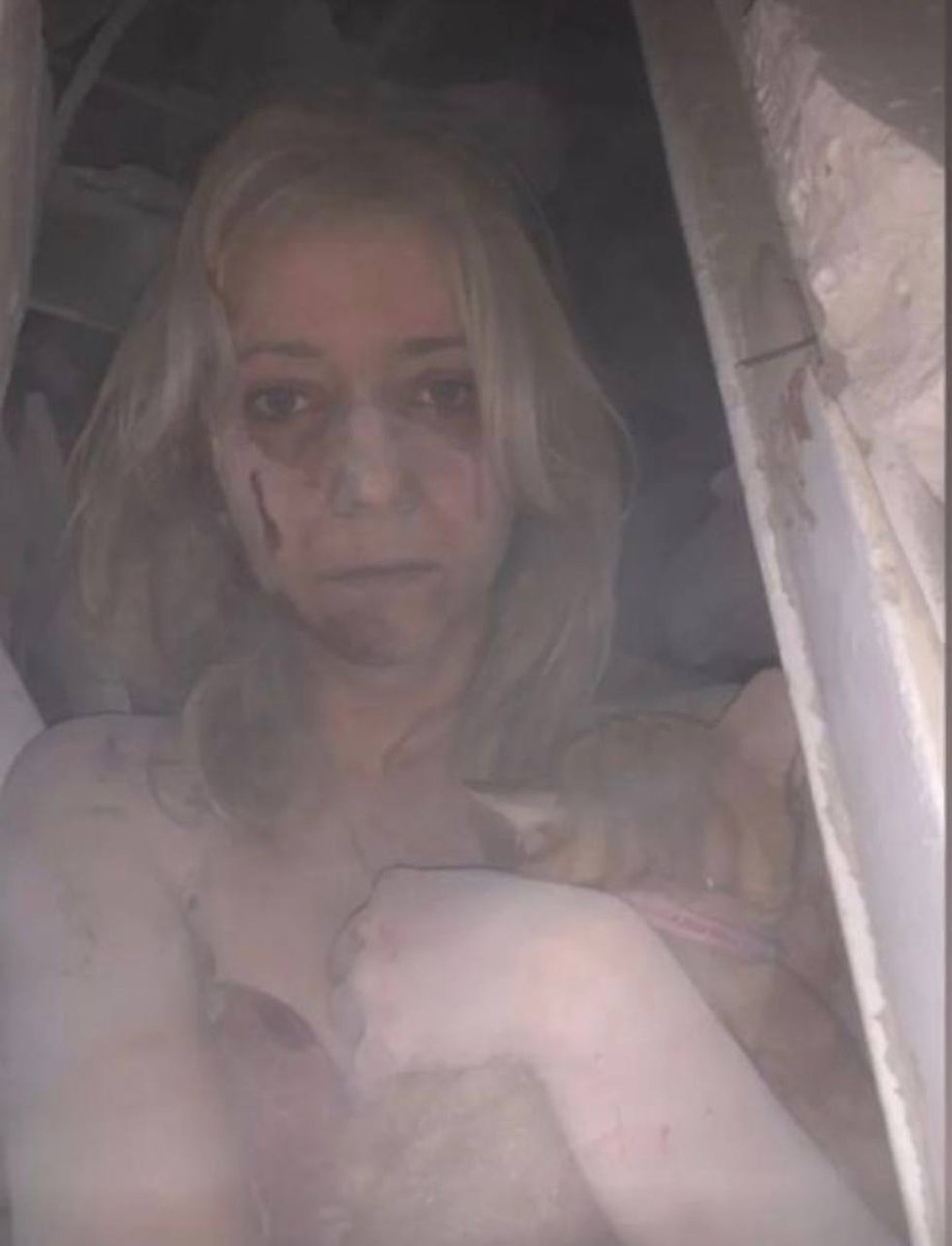 Kateryna Melnyk spent 5 hours under the debris in Zaporizhzhia, hugging her cat.

Her home was hit by a Russian rocket and completely destroyed. Kateryna says she has three cats - one was saved with her, and she's still looking for two other ones.

📷: ekaterina_melnik1551