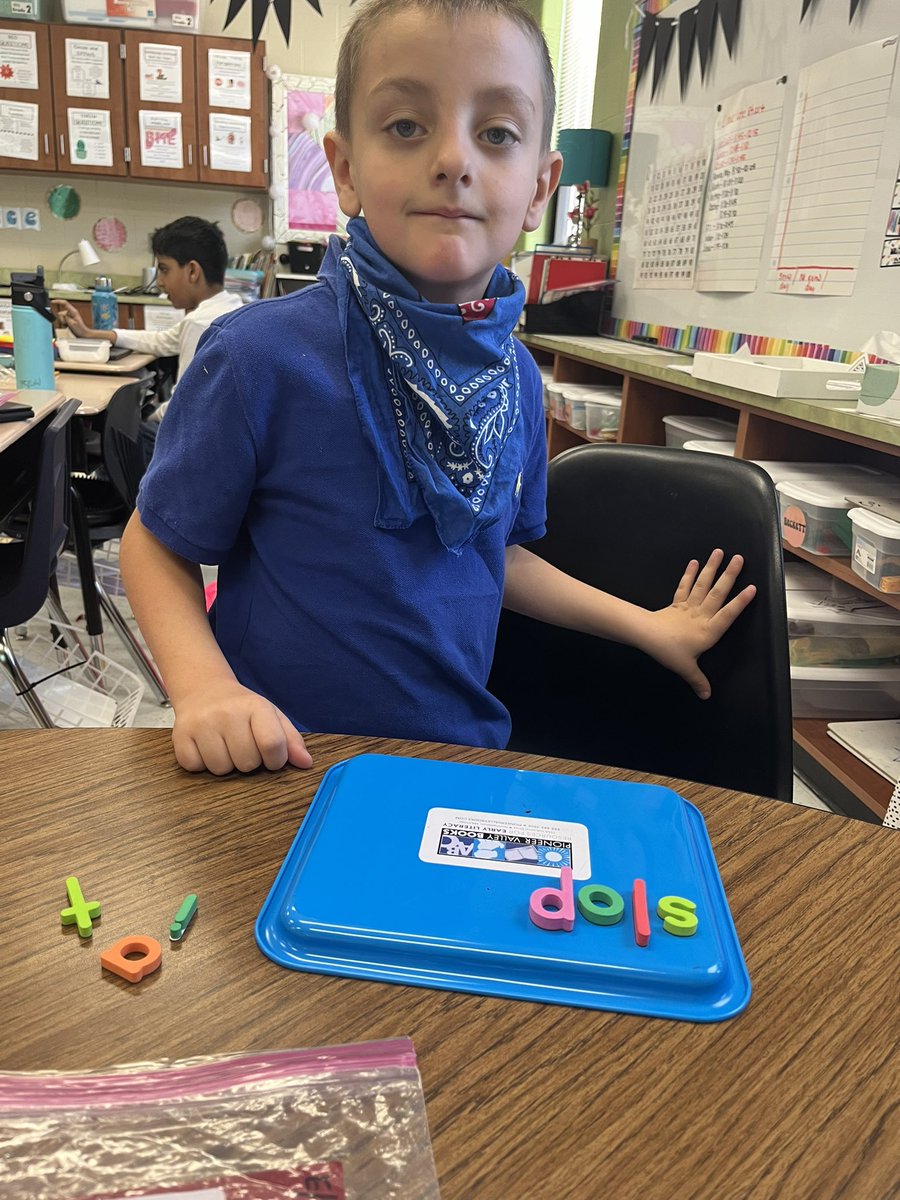 MsLaney_2nd's tweet photo. Working on word chains! :) https://t.co/aF3ajenh4g