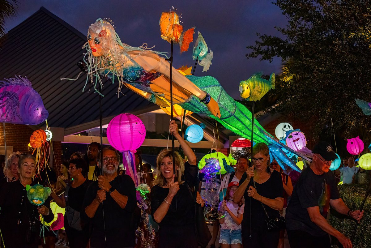 Will you join us to light up the Tampa Riverwalk for the Tampa Riverfest Lantern Parade? 
⏰8:30 PM
🗓️ Saturday, May 6th
📍 Water Works Park to Curtis Hixon Park
🏮Lanterns will be available to purchase on our website soon! 
•
More Info:
thetampariverwalk.com/events-news/ev…

#tampariverwalk