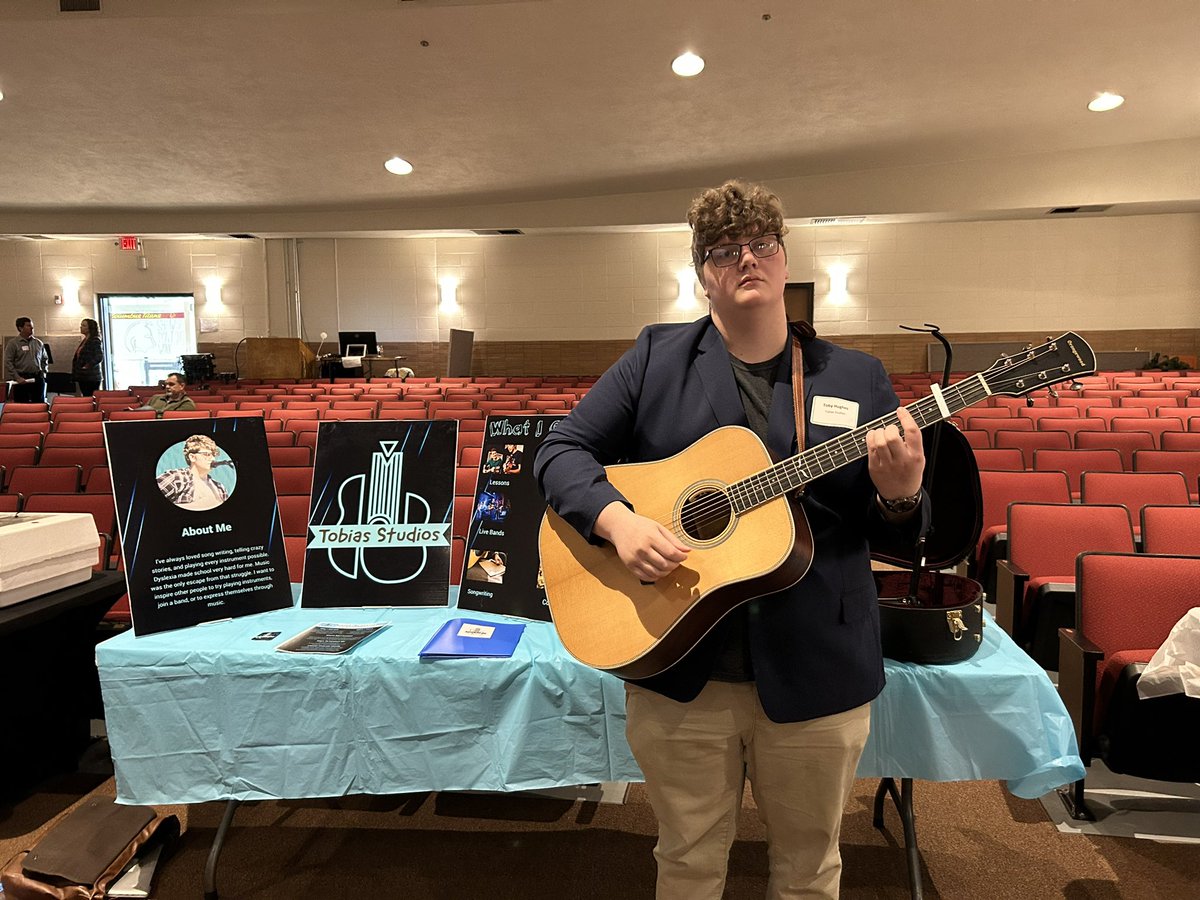 lsimmons499's tweet photo. GHS students participating in the Entrepreneur Fair @ Columbus. @GalenaBulldogs https://t.co/YktvOGa1Bt
