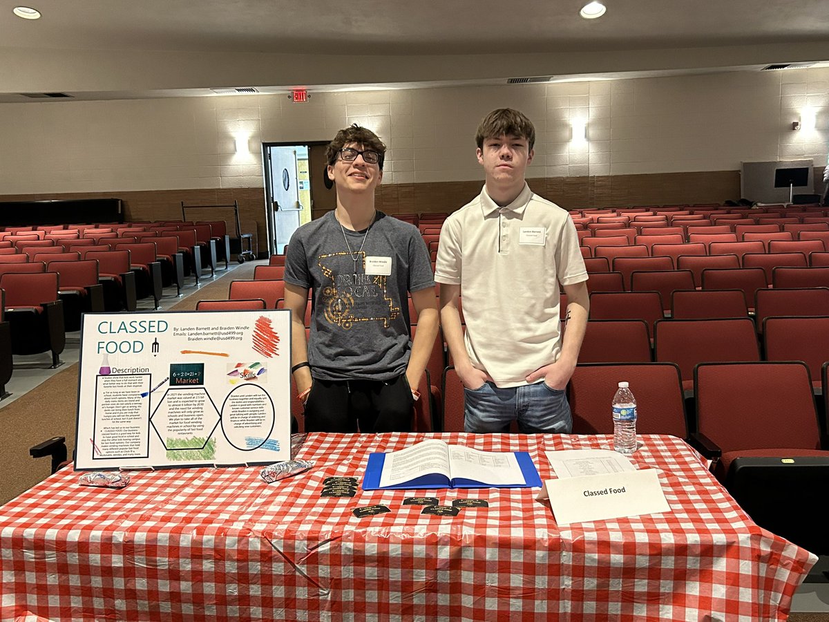 lsimmons499's tweet photo. GHS students participating in the Entrepreneur Fair @ Columbus. @GalenaBulldogs https://t.co/YktvOGa1Bt