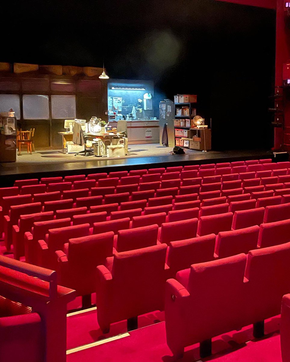 Brilliant night <a href="/WhenDarknessUK/">When Darkness Falls</a> <a href="/The_Lowry/">Lowry</a> towering performances <a href="/Tony_Timbers/">Tony Timberlake</a> &amp; <a href="/TheThomasDennis/">Thomas Dennis</a> #whendarknessfalls - moving, poignant, haunting, I need to see it again. Watch it, then remind yourself it’s based on FACTUAL paranormal events, now THAT sends a tingle up the spine