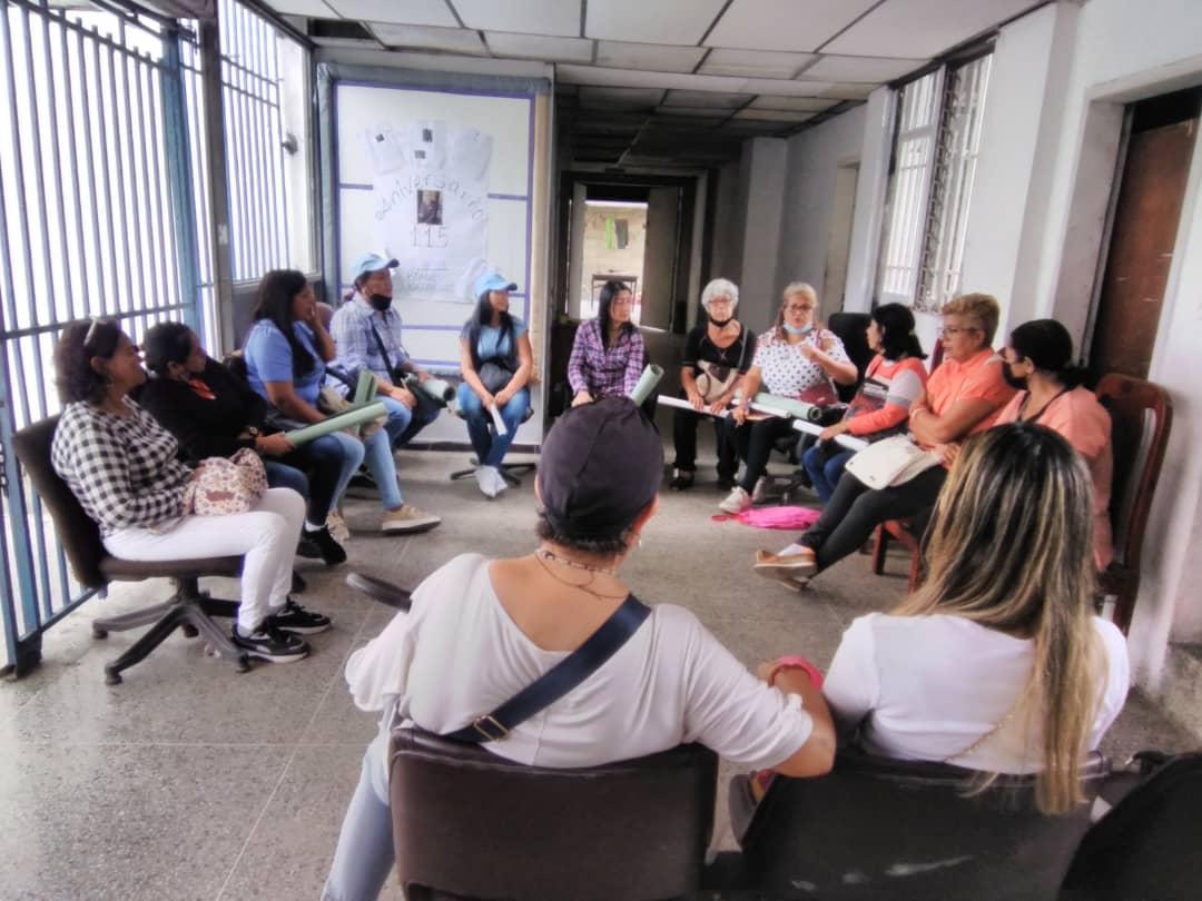 MujeresLCRM's tweet photo. #AHORA en reunión del Equipo femenino del #Favl #Monagas se ratificó a la compañera Tibisay Ramos miembro de @LaCausaRMonagas como la coordinadora del equipo femenino. Preparando las actividades en vísperas del mes de las #Mujeres #Primarias #DeFrenteConAndres https://t.co/TB2diGaKmw