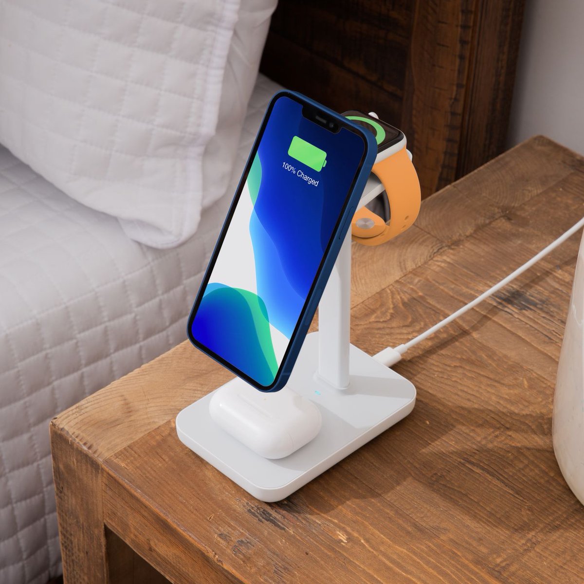 twelvesouth's tweet photo. π π π π π "Wireless charging at its best. I love my new HiRise! The magnets are strong. No need to search for the sweet spot to wireless charging." Shop the 5-star rated wireless charger, #HiRise3, here https://t.co/flHmPow3Gi https://t.co/a0KgdJaNdK