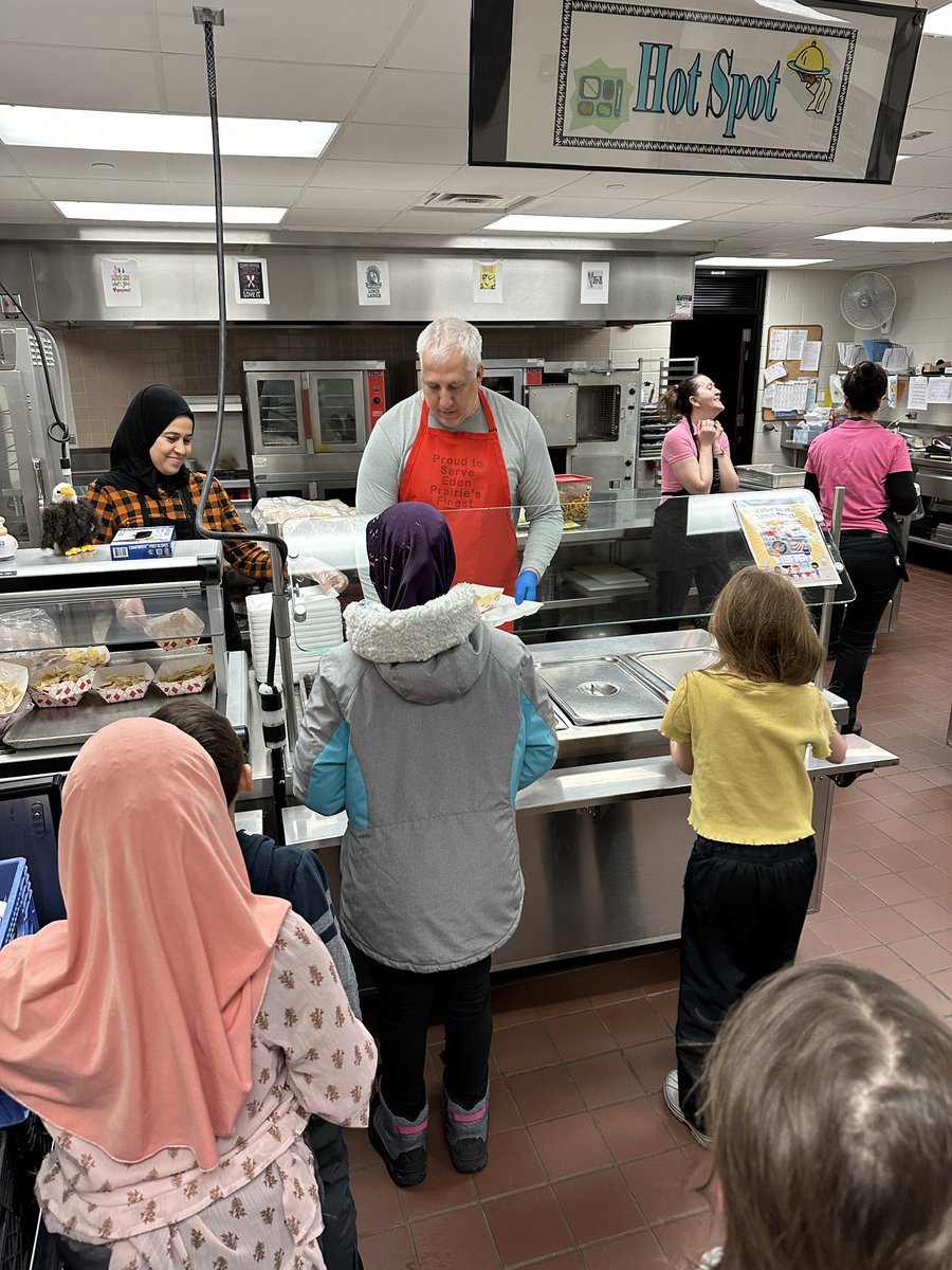 EPEaglesFH's tweet photo. @JoelKnorr is helping serve lunch today! And it is Super Nacho day as well!! #leadership @DanielleGambe @studiowalters https://t.co/TOJGSWdF3z
