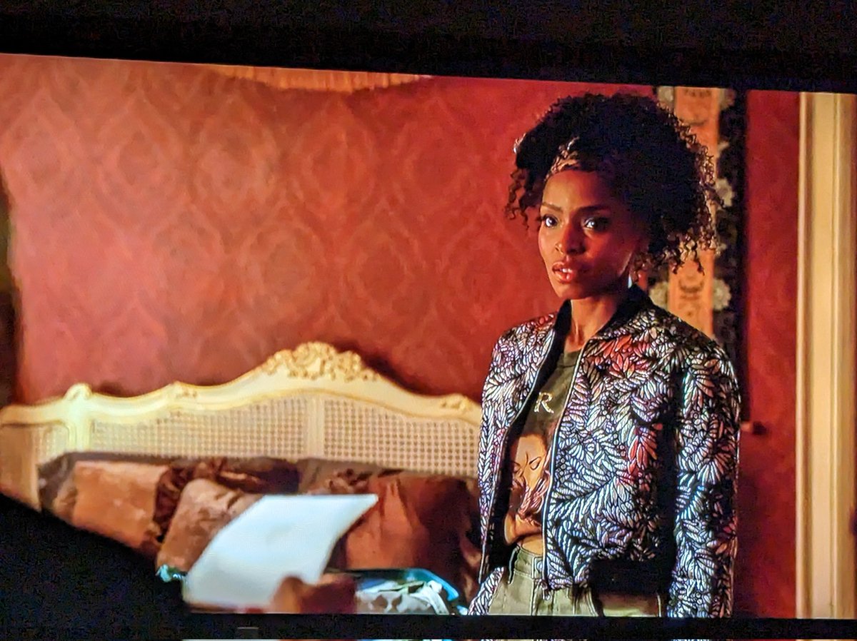 They have that <a href="/MariahCarey/">Mariah Carey</a> merch in <a href="/netflix/">Netflix</a> Sex/Life 🦋