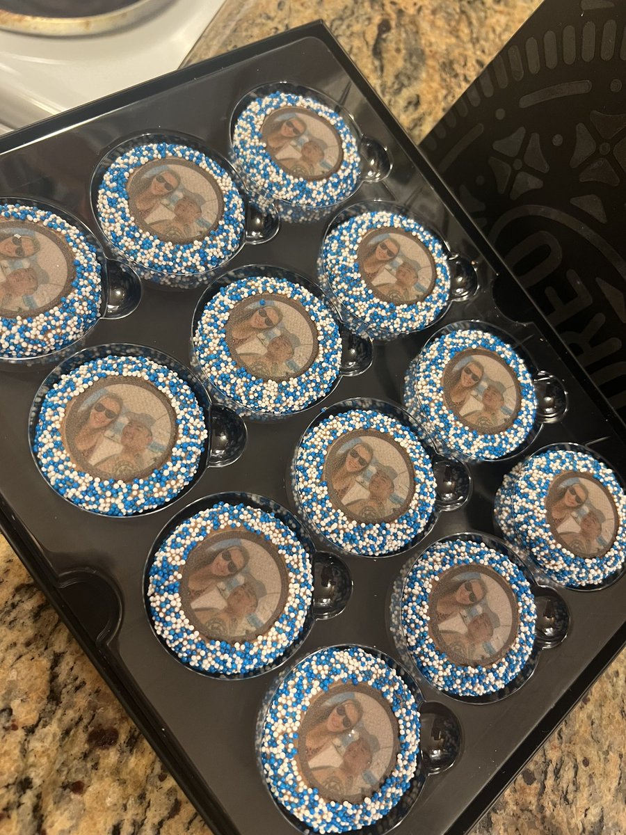 MMResh's tweet image. Me 🤝 Milk

@Oreo being our favorite cookie 

#DunkOnEm #ProblemSolved