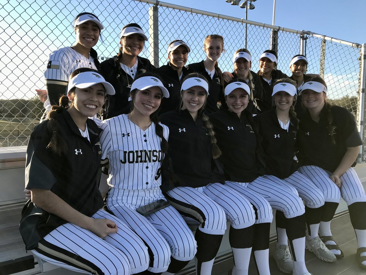 JohnsonJagsSB's tweet photo. Jags beat Elgin 2-0 to open up the Heart of Hays County Round Robin. Go Jags! https://t.co/58r3VeYjzM