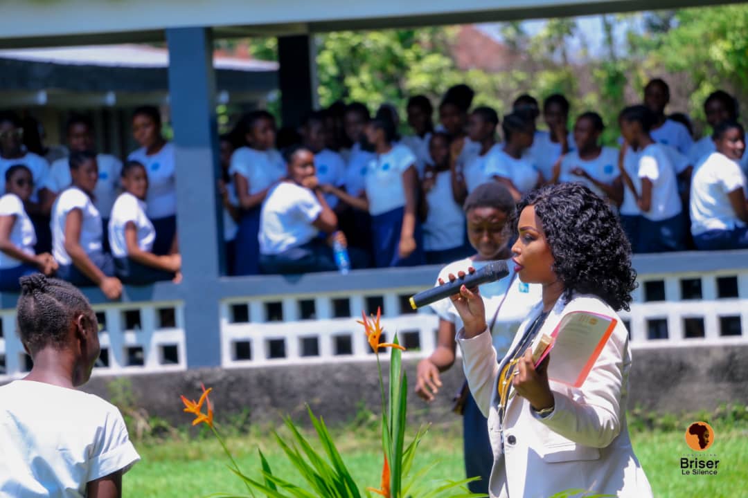 GladysMambulu's tweet photo. #Kinshasa : Séance de sensibilisation des jeunes filles du lycée Motema Mpiko, ce jeudi 02 mars 2023 avec @FondationBLS @abefnd_rdc 
@UNFPARDC @SANRU_asbl
#moisdelafemme https://t.co/TljbtVgydm