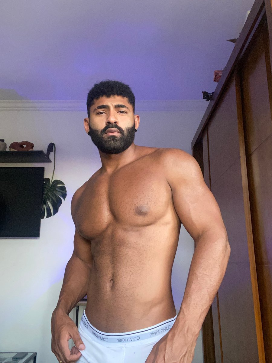 FqOAQnmXsAIHDwL?format=jpg&name=medium