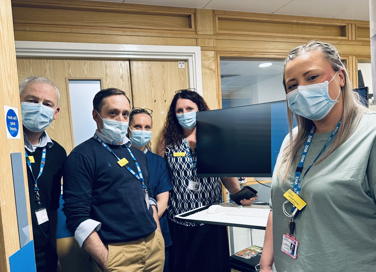 lbarlow26's tweet image. We invited the Chief Nurse, Deputy Chief Exec &amp;amp; Director of Health Informatics to Critical Care to showcase the new carts &amp;amp; electronic obs. Great feedback on our Digital Transformation project 😬👋💻👩🏼‍💻 #trft #healthinformatics #digital