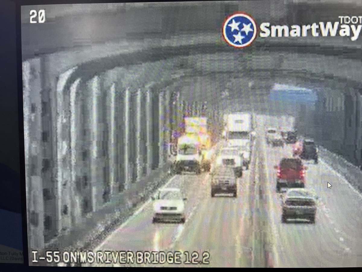 CVentura_WREG3's tweet image. UPDATE: Downtown: I-55 Bridge. Right lane Blocked. Left lane open.