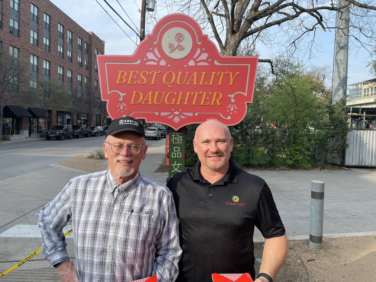 My former student, Patrick Brady TU ‘99, attended the Trinity University Career Fair on Wednesday seeking interns for his company GatherCraft. Here, we shared a great dinner at 極品女兒 at the San Antonio Pearl! What a great day for Chinese studies!