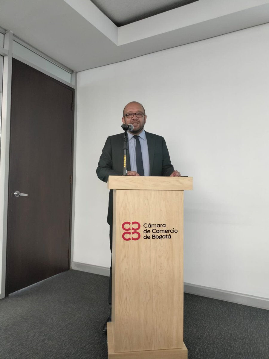 How2GoColombia's tweet image. #HOY | @mariofontalvof director del #ClústerLogística de la @camaracomerbog en el lanzamiento del Programa de Competitividad de #logística y #movilidad inteligente y sostenible.

🖥️Sigue el evento en vivo 👉🏻zoom.us/webinar/regist…