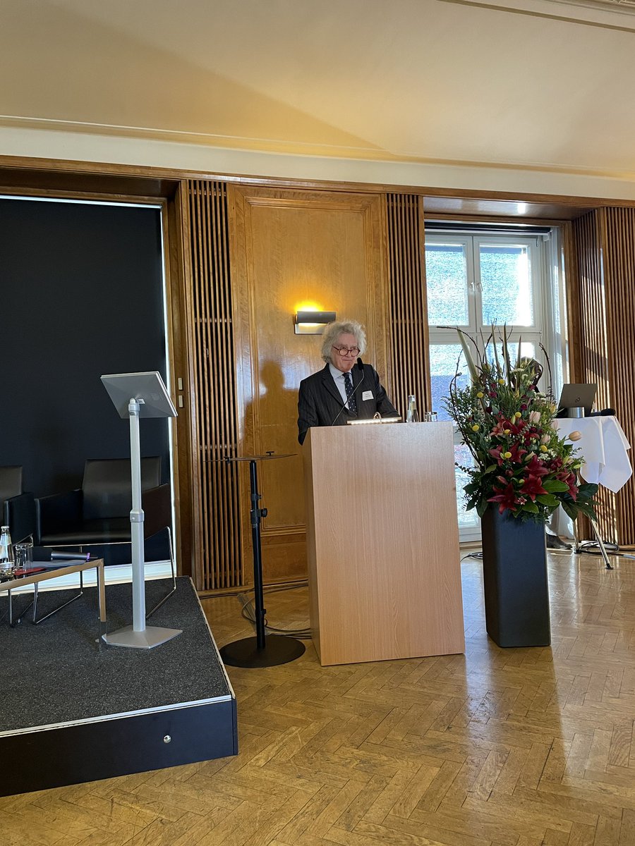 BeckerLabCRTD's tweet photo. Dr Strange almost on stage. Changed to an FFP2, and briefly went maskless for a two minute interview (in the empty stairwell) and a few promo shots (most photographed middle aged woman)…
Paul Smith OBE from the @deBritish opening with the ethos of „dignity of difference“ ❤️ https://t.co/hGSKTg1EOg