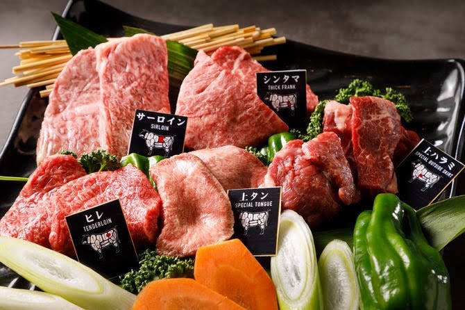 Sapana_s's tweet photo. YAKINIKU PALACE B（SAPANA）
厳選されたお肉を日替わりで楽しめる『焼肉＆肉バル』のお店です。 ラグジュアリー感溢れるワインバーのような店内で、 美味しいお肉やオーガニックワインをお楽しみ頂けます。 焼肉店でありながら、そのお肉を使ったバルメニューもご用意しており、 https://t.co/vjAsLpbuAt