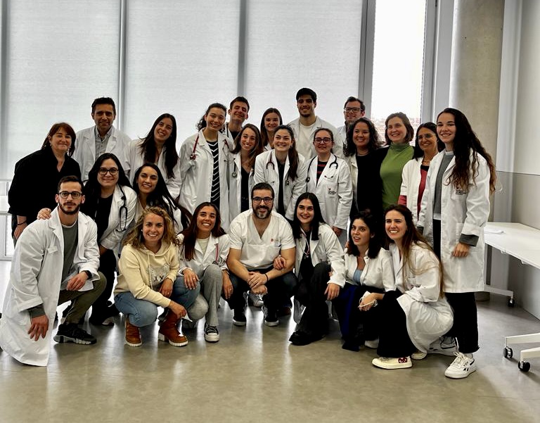 jvalaball's tweet photo. Avui gran matinal de simulació al Centre Internacional de Simulació i Alt Rendiment Clínic (#CISARC) d la
@UManresa amb els estudiants d @u_medicina @uvic_ucc . 3 situacions d'atenció primària: deteriorament cognitiu a la consulta, i IAM i inf respiratòria a domicili #aprimaria https://t.co/hjm3UiI3j5