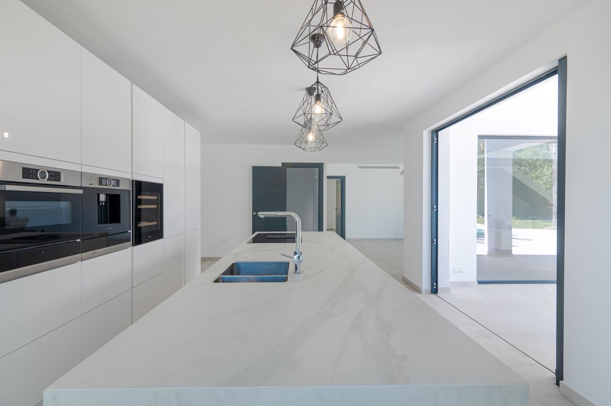 mibrobanus's tweet photo. Stunning Modern Villa El Paraiso Must Be Seen - Please call us now for more information or to arrange viewings https://t.co/EV4RGeIJVe https://t.co/N5hmODSaSt