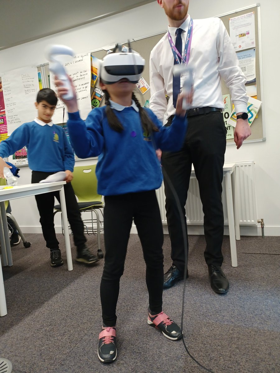 One thing that makes this #BuoyedUp at work experience for 475+ children a 'virtual' reality @CofGCollege is Scottish maritime industry working together @MaritimeSkills @marinescotland  Thank you @BAES_Maritime @streammarine @V_GroupLtd @ClydeMarine @CofGCollege and #Seapeak.