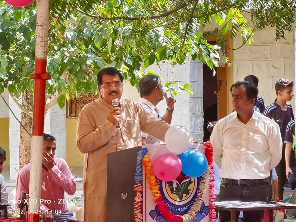 Drsamarjitsingh's tweet photo. Attended the annual function organized by the Mahatma Gandhi Government School ( English Medium ) at #Daspan
Thanks to school management for the honor. https://t.co/ZGLP7VyBHh