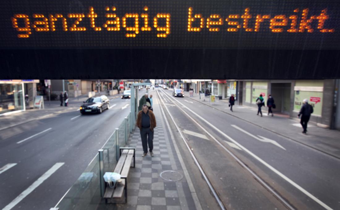Am morgigen Freitag wird in 6 Bundesländern der ÖPNV bestreikt. 

uRyde hat sich deshalb dazu entschlossen morgen die Kosten für alle Mitfahrten zu übernehmen.

Also lasst uns gemeinsam, trotz Streik im ÖPNV, die Mobilität nachhaltig gestalten und die Fahrten teilen.