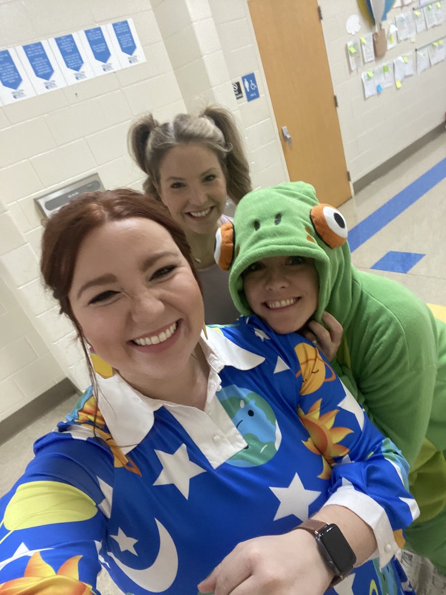 “ Take chances, make mistakes, get MESSY! “ -Ms. Frizzle 🚌🦎🪐✏️
<a href="/ValleyViewCubs/">Valley View Elementary</a> 
<a href="/ValleyViewAcad1/">ValleyViewAcademy</a> 
#ReadAcrossAmerica2023