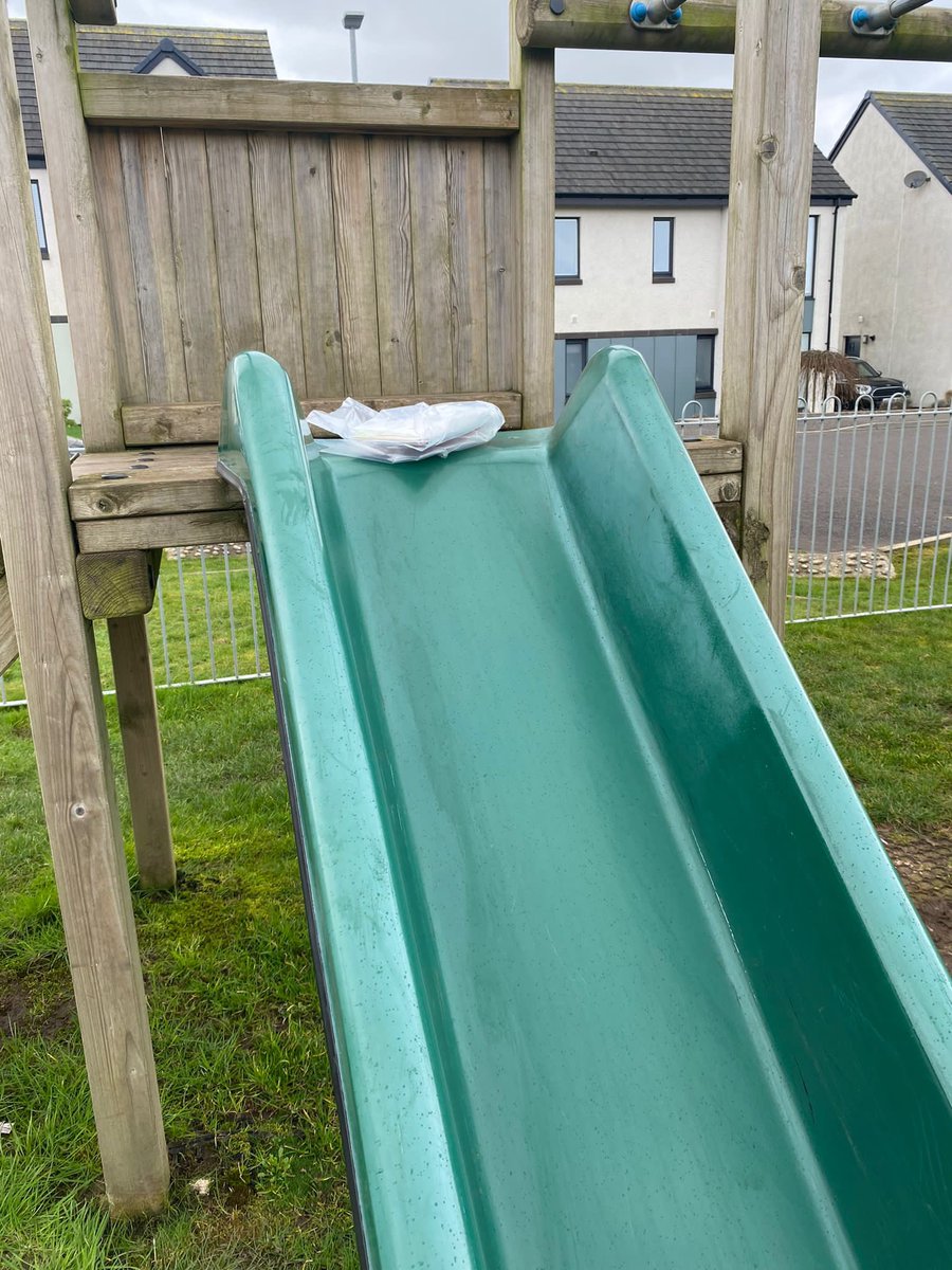 Remember to keep your eyes peeled around the village today as the Great Kilmaurs Book Hunt is underway!!!
Please retweet and let us know if you find one of the hidden books!!!👀📘📗📕📒<a href="/EacEducation/">EAC Education</a> #WorldBookDay2023