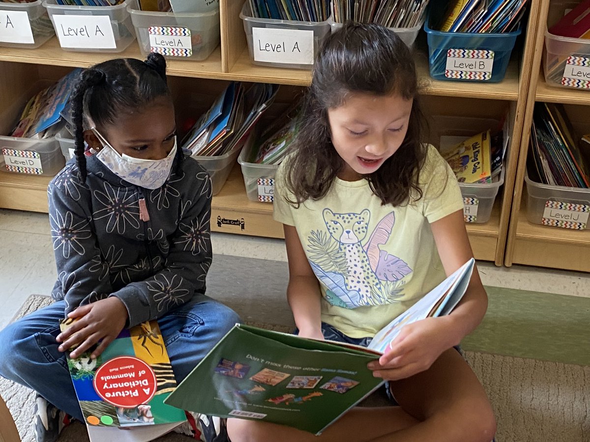 SBT512's tweet photo. @deerfieldlex1 Third Grade and Kindergarten buddies sharing a good book! https://t.co/cdKVdqGRn8