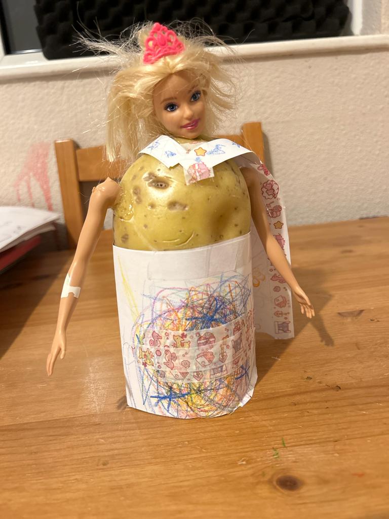 hevjoanne's tweet photo. The school my small granddaughters attend didn't allow dressing up for #WorldBookDay , instead they had to dress a potato 🤣
Meet The Little Mermaid &amp; Elsa https://t.co/9Hzq4eOAwe