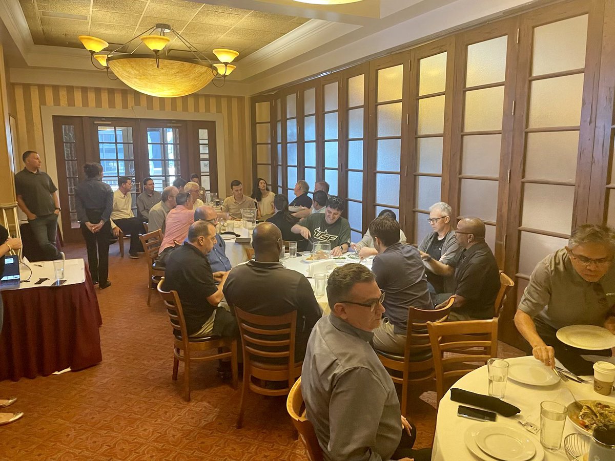 monro_martz's tweet image. First in-person TAM Customer roundtable session led by Catherine F. and our network and security TAMs Jennifer S. and Ralph S. A great interactive event with our customers. Face-to-face conversations are the best. #VMwareTAM #NSX