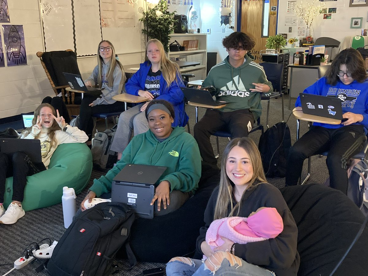 Task 5: <a href="/RRLearners/">RRLearners</a> positive relationships with students can bring about growth that changes the trajectory of lives. #RobinsonISD
#RISDIsibindi