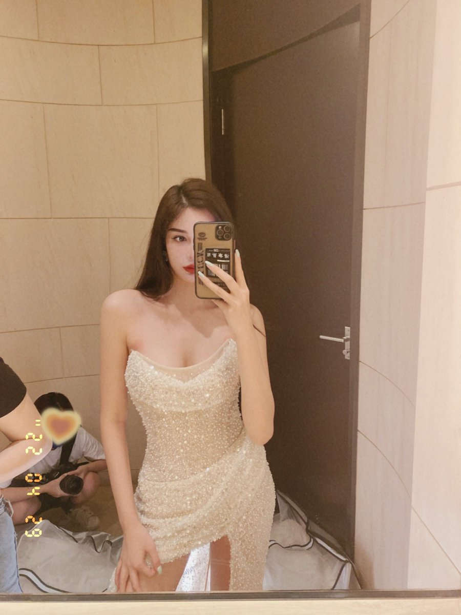 whencypto's tweet photo. ✨TCG闪光少女 对镜拍打卡✨
👀来猜猜以下哪条是真的
1⃣️能瓶吹香槟
2⃣️高三物理150
3⃣️最高纪录吃过10个汉堡
@TurtlecaseGang
#TurtlecaseGang
#TCG
#闪光少女
#BlinkyGirls
#TurthorLie
#selfie https://t.co/zBSt6mhqJZ
